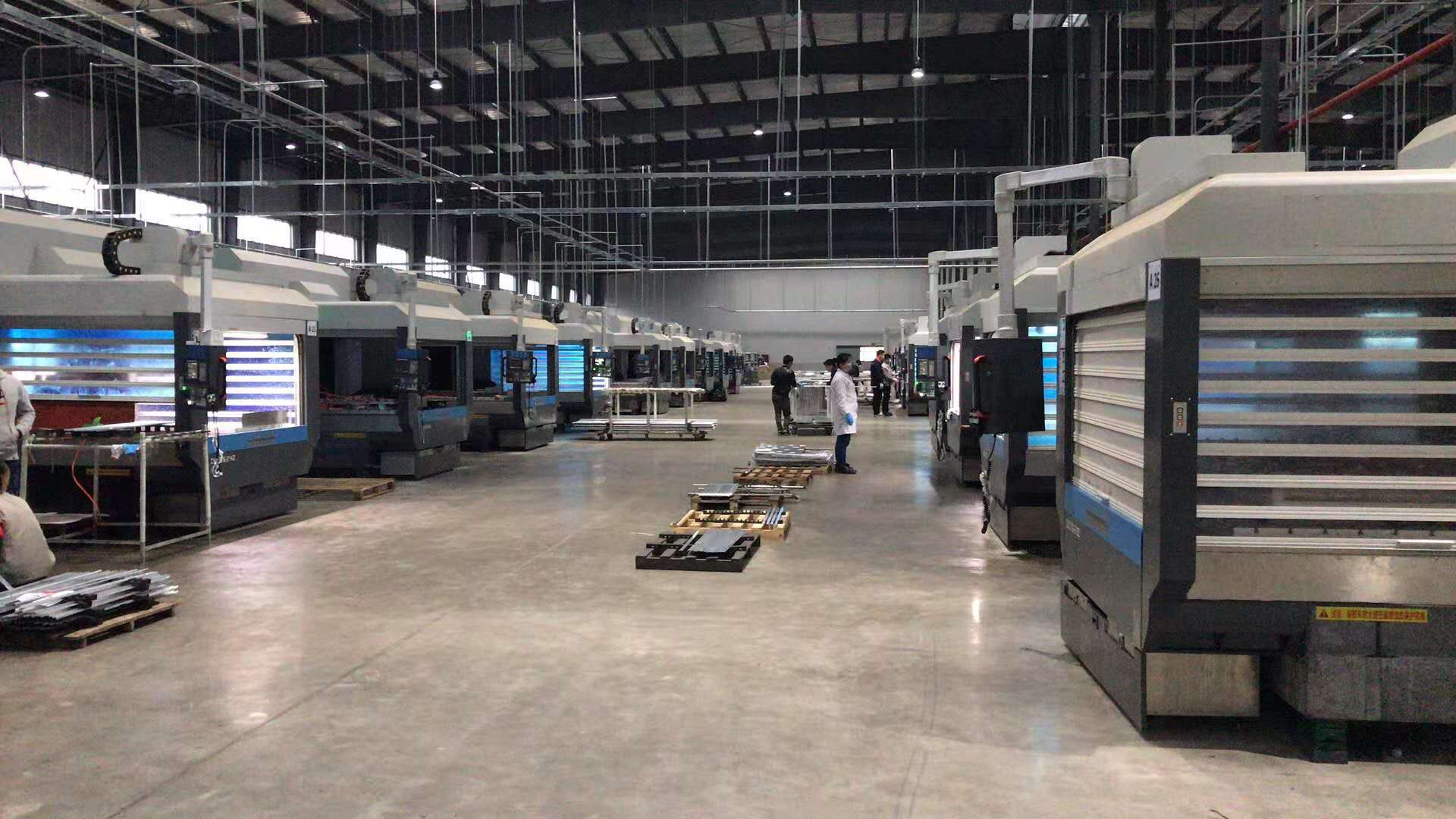 深圳精雕/大型非標精雕機出貨50臺，售后人員已調(diào)試到位，客戶已經(jīng)順利生產(chǎn)了。